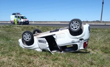 Imagen de la nota: Violento vuelco sobre la autopista de la ruta 226