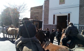 Imagen de la nota: Agentes de la Unidad 38 en peregrinación gaucha a Luján