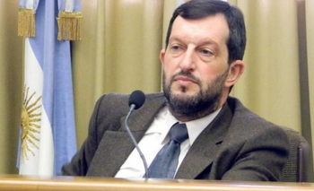 Imagen de la nota: Lo condenaron por acosar a una chica por WhatsApp