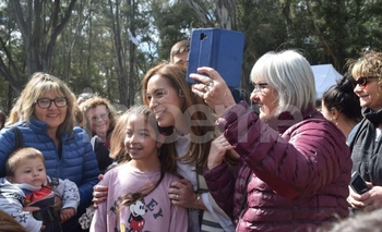 La gobernadora visitó festejos de jardines municipales  Imagen de la nota: La gobernadora visitó festejos de jardines municipales