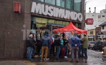 Imagen de la nota: Reclamo en Musimundo: “hoy retirarían la mercadería”