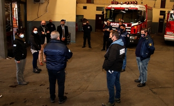 Funcionarios bonaerenses visitaron el Cuartel de Bomberos Imagen de la nota: Funcionarios bonaerenses visitaron el Cuartel de Bomberos