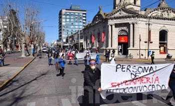 Imagen de la nota: Marcha de trabajadores de la salud por Olavarría
