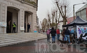 Imagen de la nota: Se levantó el acampe frente al municipio