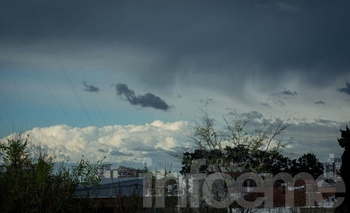 Imagen de la nota: Sigue el calor: se esperan 33°C para la tarde de este martes