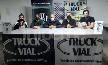 Imagen de la nota: Estudiantes lanzó la Copa de Maxivóley