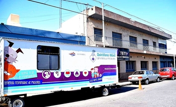 Imagen de la nota: Decenas de vecinos en el Quirófano Veterinario Móvil 