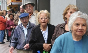 Imagen de la nota: Jubilados y pensionados: quiénes cobran este martes