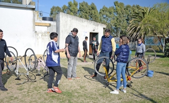 Imagen de la nota: Espacio Adolescente realiza un taller de reparación de bicicletas