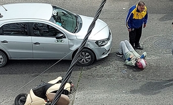 Imagen de la nota: Choque remís-moto: una mujer hospitalizada