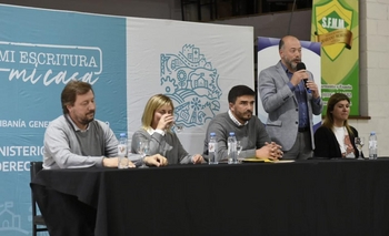 Imagen de la nota: Un centenar de familias firmaron su escritura 