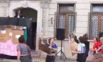 Imagen de la nota: Estudiantes de Caneva y un polémico sketch contra CFK