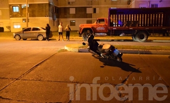 Imagen de la nota: Fuerte choque entre un auto y una moto: hubo heridos