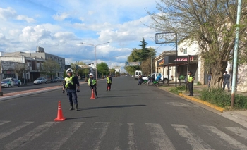 Imagen de la nota: Retuvieron licencias por manejar usando el celular