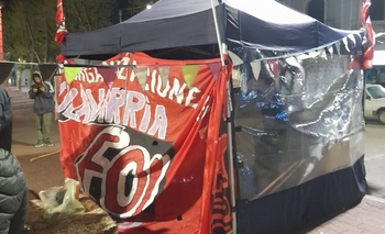 Imagen de la nota: El FOL y el Polo Obrero acamparán frente al municipio para que Robbiani los reciba