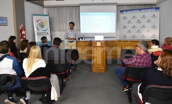 Imagen de la nota: Nutrida convocatoria de dirigentes a una capacitación