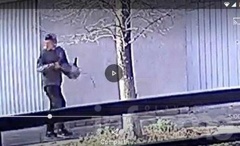 Imagen de la nota: Robó una amoladora y fue captado por una cámara mientras huía