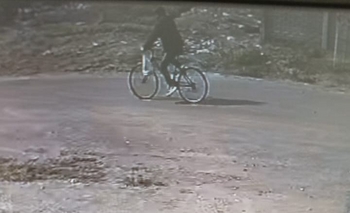 Imagen de la nota: Insólito: en bici y con una bolsa de nylon, robó 6 medidores de agua 