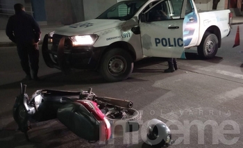 Imagen de la nota: Una motociclista fue traslada a una clínica luego de sufrir un accidente