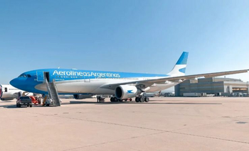 Los gremios aeronáuticos advierten un proceso de vaciamiento de Aerolíneas Argentinas Imagen de la nota: Los gremios aeronáuticos advierten un proceso de vaciamiento de Aerolíneas Argentinas