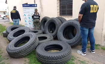 Imagen de la nota: Recuperaron 12 neumáticos de camión que habían sido robados