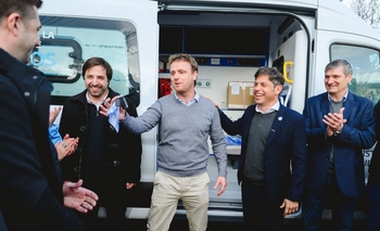 Imagen de la nota: Kicillof y Wesner entregaron una nueva ambulancia para el Hospital Municipal
