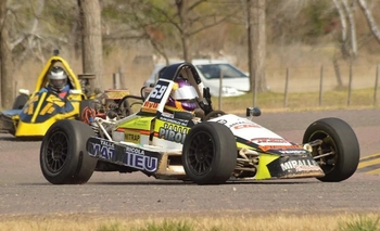Imagen de la nota: La Bota se vistió de fiesta con la Fórmula Azul y la Copa Box 32