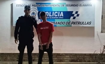 Robó una heladería, la policía lo persiguió hasta el Fonavi y terminó preso Imagen de la nota: Robó una heladería, la policía lo persiguió hasta el Fonavi y terminó preso