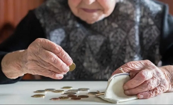 Jubilaciones: el Gobierno oficializó un nuevo bono de $70.000 en octubre Imagen de la nota: Jubilaciones: el Gobierno oficializó un nuevo bono de $70.000 en octubre