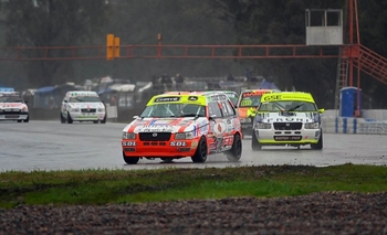 La lluvia fue protagonista en las carreras con locales Imagen de la nota: La lluvia fue protagonista en las carreras con locales