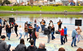 Imagen de la nota: Con gran convocatoria, se realizó la Peña Abierta por el Día del Bailarín/a Folklórico