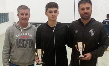 Imagen de la nota: Pelotaris del “Bata” en las canchas de Azul Athletic y Remo
