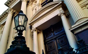 Imagen de la nota: Bajó el dólar y el Banco Central llevó a 25% las tasas de interés