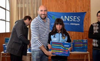 Imagen de la nota: Estudiantes de Sierra Chica recibieron sus netbooks