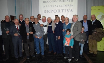 Imagen de la nota: Las glorias del deporte olavarriense fueron reconocidas en un emotivo acto