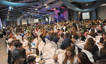 Los mineros de AOMA festejaron su día con una cena-show Imagen de la nota: Los mineros de AOMA festejaron su día con una cena-show