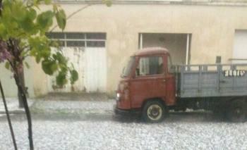 Temporal inesperado y granizo fugaz en Olavarría Imagen de la nota: Temporal inesperado y granizo fugaz en Olavarría