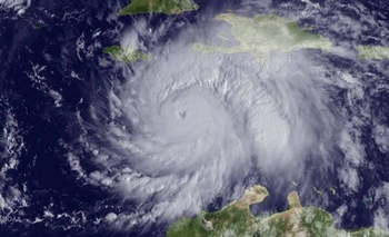 Imagen de la nota: El huracán Matthew ya golpea Haití y Florida se pone en alerta