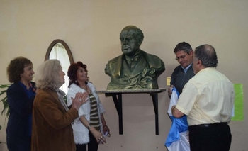 Imagen de la nota: Reinauguraron el busto a Sarmiento en la ex escuela Nacional