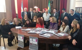 Agrupaciones convocaron al paro nacional de mujeres en Olavarría Imagen de la nota: Agrupaciones convocaron al paro nacional de mujeres en Olavarría