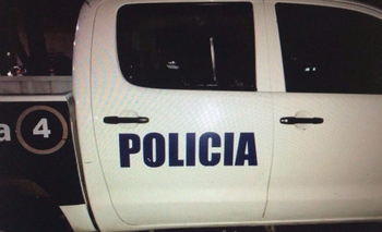 Estaba borracho y rompió el vidrio a un patrullero Imagen de la nota: Estaba borracho y rompió el vidrio a un patrullero