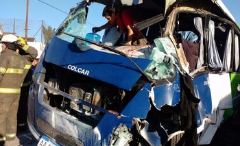 Imagen de la nota: Accidente fatal: tren embistió a micro del Servicio Penitenciario