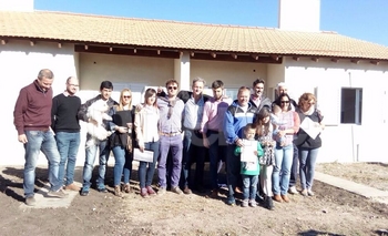 Imagen de la nota: Entregaron cuatro viviendas en barrio Bancario III
