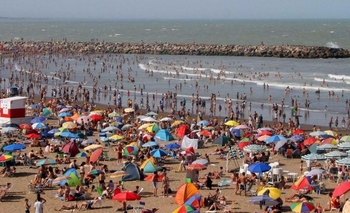 Alquilar una carpa en Mar del Plata podrá costar hasta $55 mil  Imagen de la nota: Alquilar una carpa en Mar del Plata podrá costar hasta $55 mil