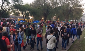 Imagen de la nota: Miles de olavarrienses se acercaron a pasar el domingo en 