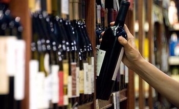 Provincia: ampliaron el horario para vender alcohol Imagen de la nota: Provincia: ampliaron el horario para vender alcohol