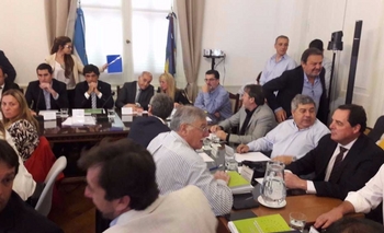 Imagen de la nota: Vitale participa de la primera reunión con el ministro Lacunza