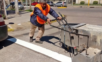 Imagen de la nota: Instalaron nuevas tachas de división y realizaron demarcaciones