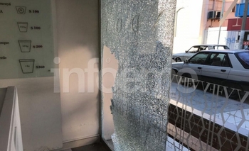 Rompieron la vidriera y se llevaron la caja registradora Imagen de la nota: Rompieron la vidriera y se llevaron la caja registradora