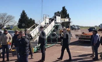 Con fuerte hermetismo, el Presidente Macri llega a Olavarría Imagen de la nota: Con fuerte hermetismo, el Presidente Macri llega a Olavarría